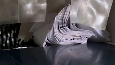 IDEAL Aktenvernichter 5009 CC, Papier im Schneidwerk