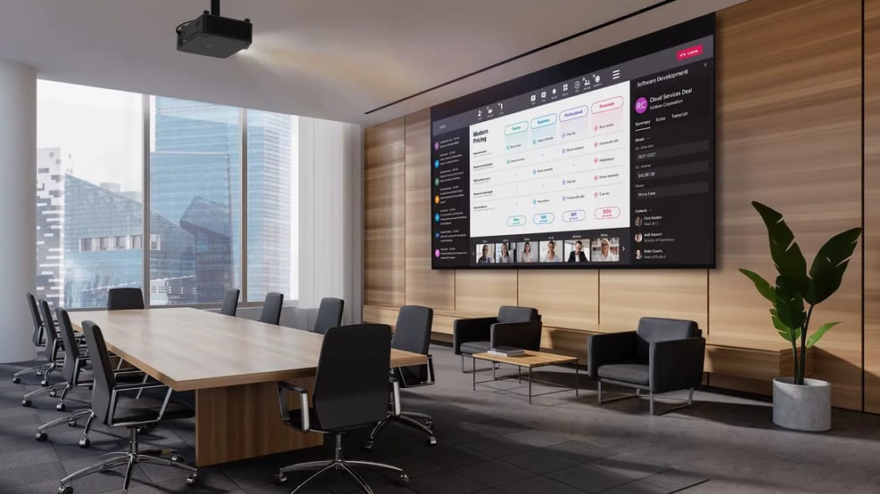 Optoma ZK810TST, im Einsatz in einem Konferenzraum