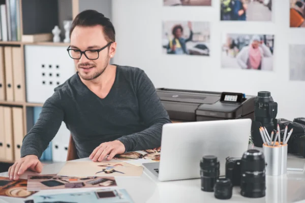 HP DesignJet Z9+DRPS 44 2xRollen 1118mm A0 USB 20 LAN PostScript - Mediatech HP DesignJet Z9+ 44 Zoll am Arbeitsplatz