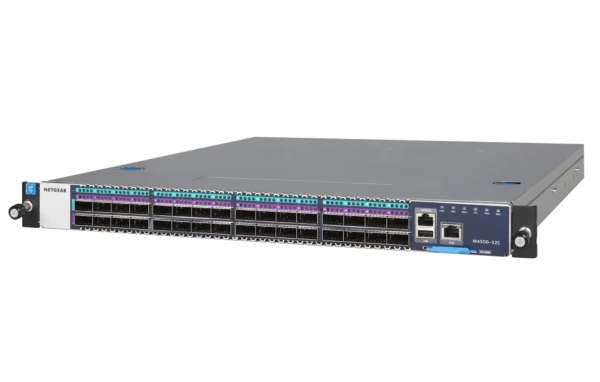 Netgear M4500-32C Managed Switch CMS4532 32x QSFP28 Ports - Mediatech Netgear M4500-32C, zweite Schrägansicht