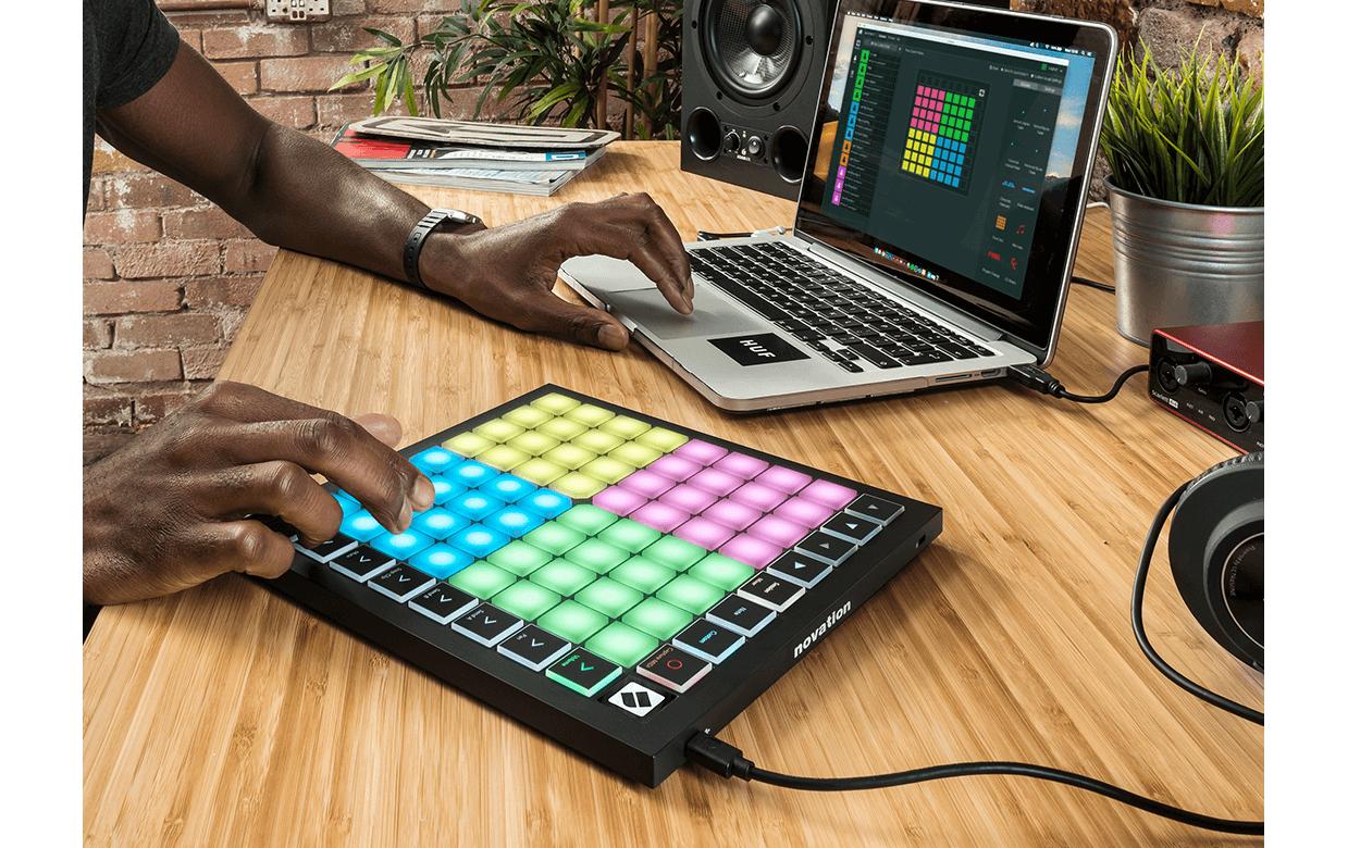 1002475_3 - Mediatech Novation Launchpad X Pad-Controller mit 64-Tasten Matrix