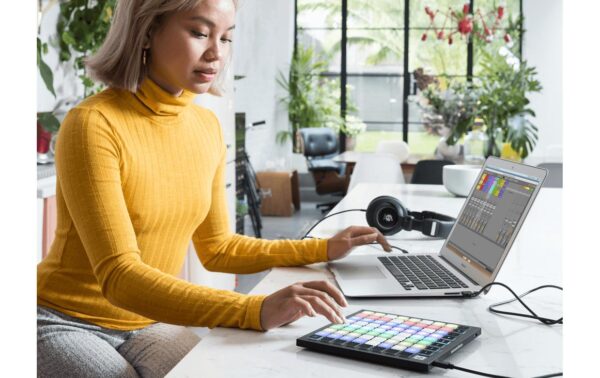 Novation LaunchPad Mini MKIII Mini-Pad Controller mit 64-Tasten Matrix