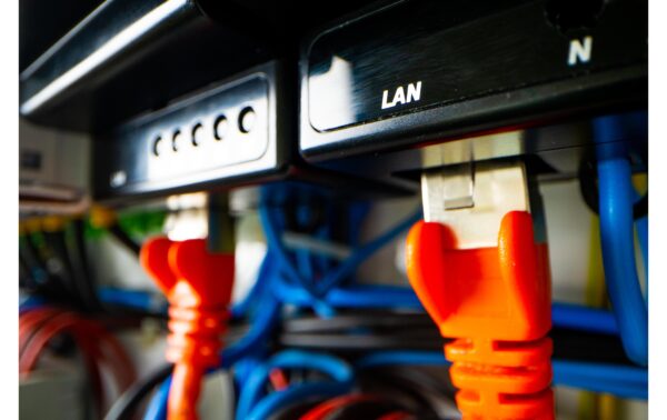 Shelly Pro 4PM LAN und WiFi-DIN-Rail Switch LAN und WLAN 4 Kanal Schaltaktor, Bluetooth