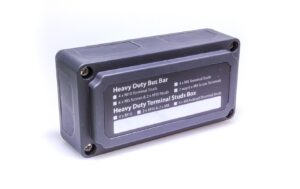 Swaytronic Bus Bar - 300A, Blau, 4x M8 Zentraler Anschluss von +/- Kabeln kaufen Schweiz | Mediatech.ch