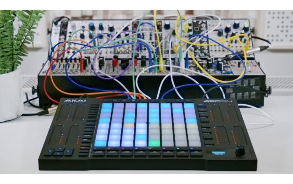 1631563_7 - Mediatech AKAI APC64, Ableton Controller 64 RGB-Pads, 8 Touch-Strips