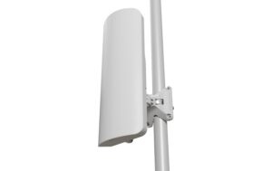 1704816 - Mediatech MikroTik L22UGS-5HaxD2HaxD-15S mANTBox Outdoor WiFi-6 Bridge, 2xRP-SMA kaufen Schweiz | Mediatech.ch