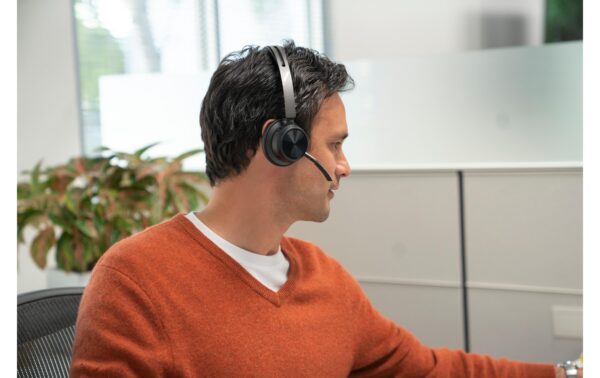 Poly Voyager Focus 2,UC,USB-C-C Headset only + USB-C/A Adapter
