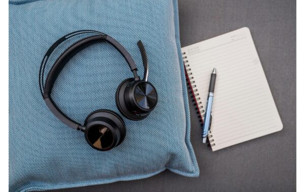 Poly Voyager Focus 2,UC,USB-C-C Headset only + USB-C/A Adapter