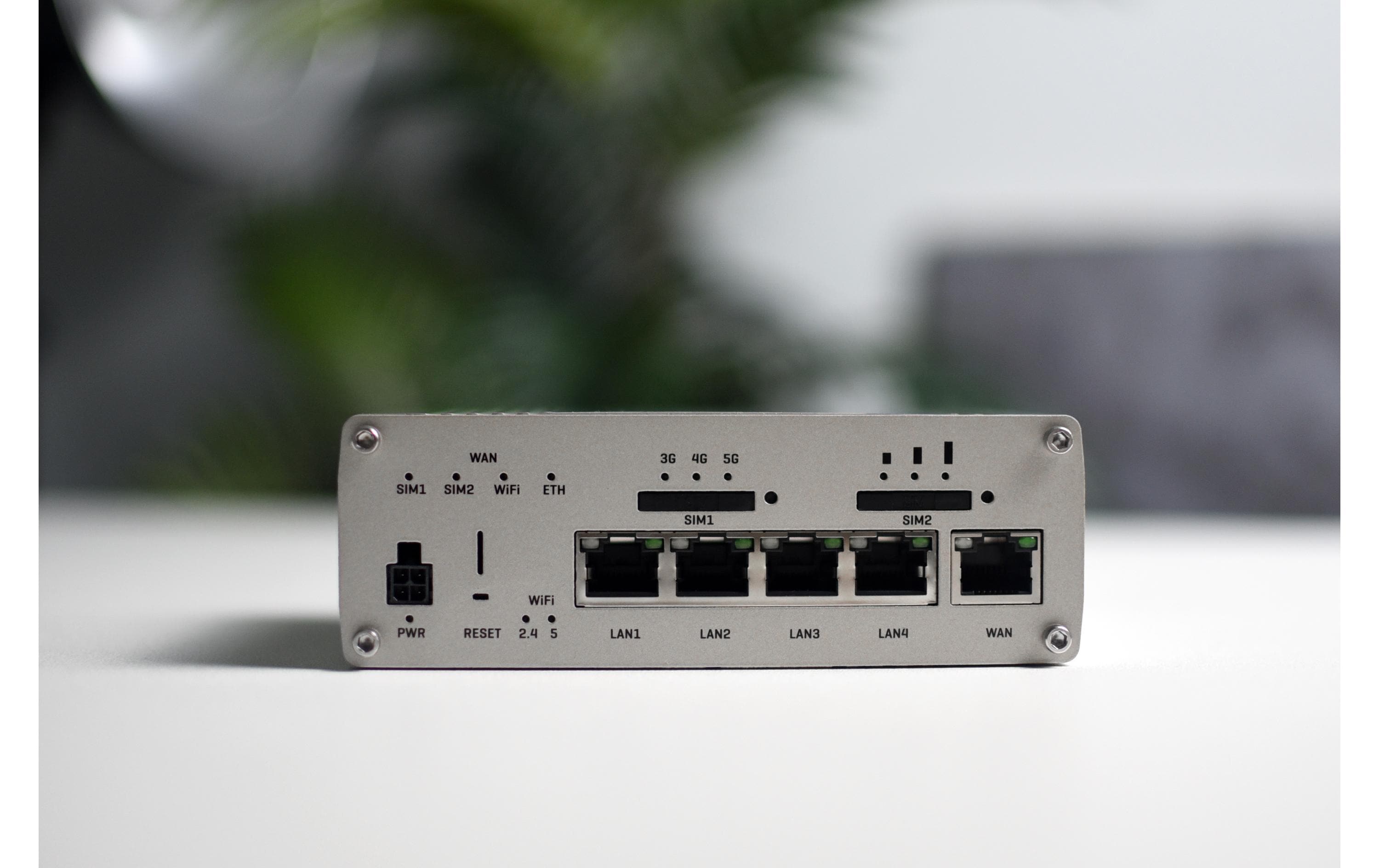 1967023_8 - Mediatech Teltonika 5G Industrierouter RUTX503 eSIM 3.3Gbps 5G, 2Gbps 4G, WiFi-5, 5x GE LAN