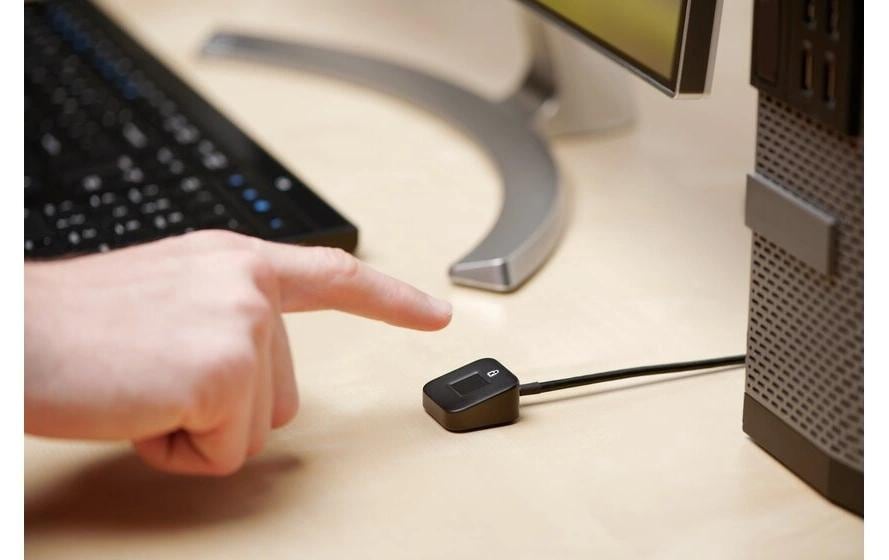 2188173_3 - Mediatech Kensington VeriMark Desktop Fingerprint Key Windows Hello. USB-A & USB-C Ports.