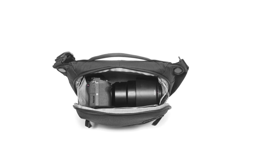 2223788_3 - Mediatech Peak Design Everyday Sling 3L, Schwarz, PFAS-frei