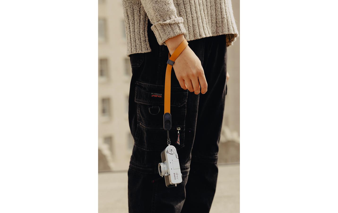 2223908_1 - Mediatech Peak Design Cuff Leder, Amber