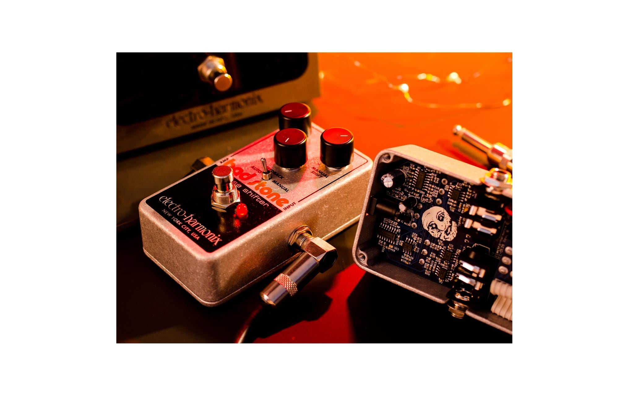 2249646_3 - Mediatech Electro-Harmonix Bad Stone Phase Shifter Analog Mono