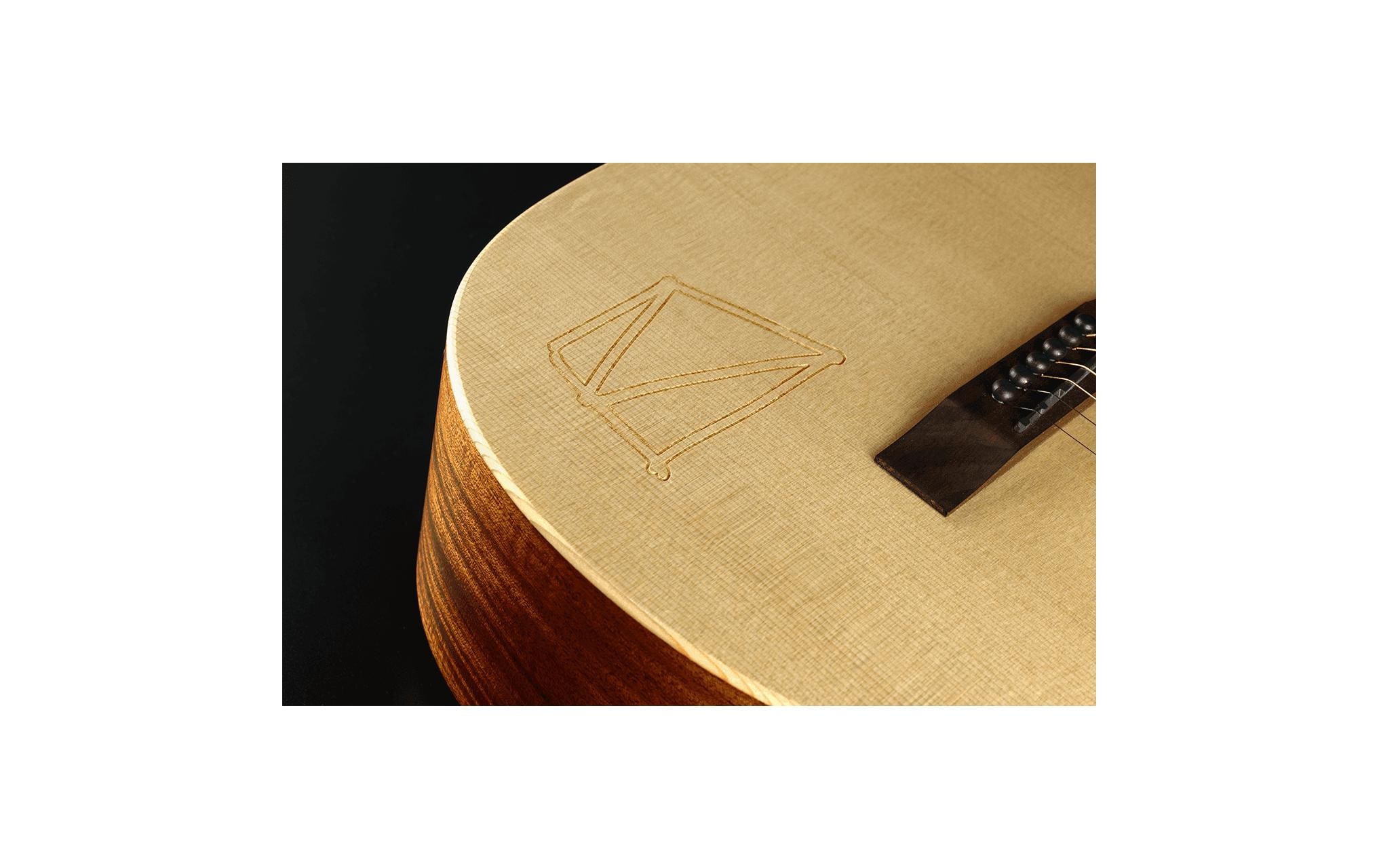 2253046_7 - Mediatech LAG Guitars VIAN-001 Vianney Signature Sitka Fichte Mahagoni