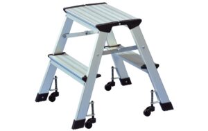 Wedo Trittleiter mit Rollen, Aluminium 2x2-stufig, robust, zusammenklappbar