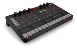 IK Multimedia UNO Synth Analoger Synthesizer
