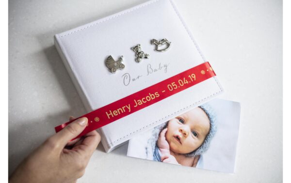 Brother P-touch Schriftband TZE-RW54 Stoffband, gold auf rot, 24mm, 4m