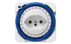 Theben Steckdosen-Zeitschaltuhr 24h Weiss, IP20, T12/T13 Schaltmögl. 15min kaufen Schweiz | Mediatech.ch