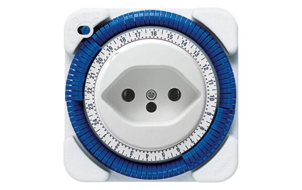 988614 - Mediatech Theben Steckdosen-Zeitschaltuhr 24h Weiss, IP20, T12/T13 Schaltmögl. 15min kaufen Schweiz | Mediatech.ch