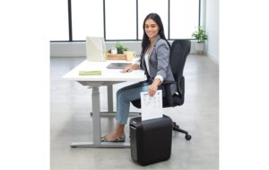 1133356_2 - Mediatech Fellowes Aktenvernichter LX65 schwarz 10 Blatt, 22 Liter, Microschnitt