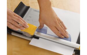 Fellowes Rollenschneidemaschine Neutron A4 12, bis 10 Blatt, SafeCut Schneidekasetten