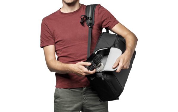 1271624_8 - Mediatech Lowepro Flipside 300 AW III schwarz