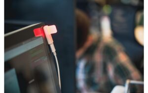 1305102_1 - Mediatech Luxafor Flag mit 1.5m USB-C Kabel USB-C