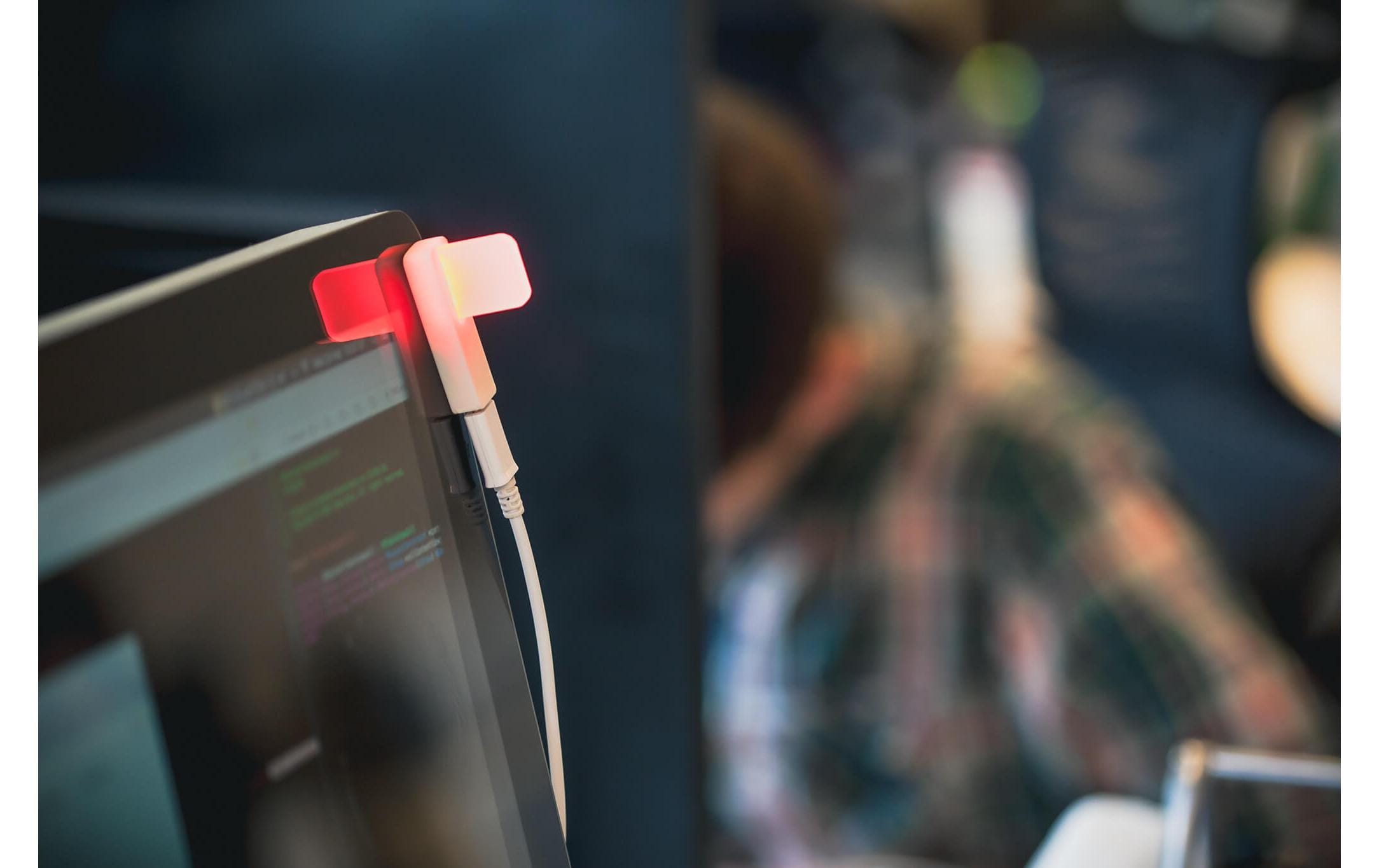 1305102_1 - Mediatech Luxafor Flag mit 1.5m USB-C Kabel USB-C