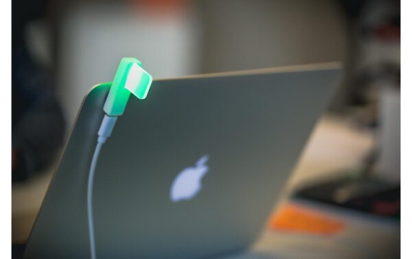 1305102_4 - Mediatech Luxafor Flag mit 1.5m USB-C Kabel USB-C