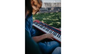 CASIO CT-S200RD Portable Keyboard, 61 Keys, rot