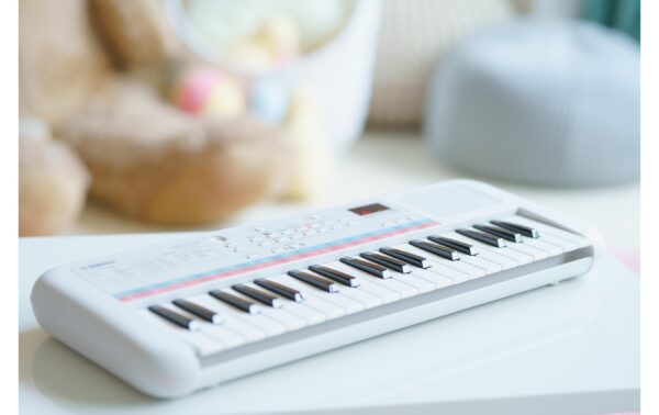 Yamaha PSS-E30 Mini Keyboard, 37 Mini Keys, Weiss