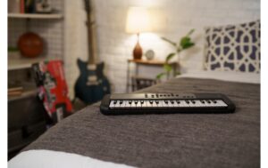 1344193_4 - Mediatech Yamaha PSS-A50 Mini Keyboard, 37 Mini Keys, Schwarz