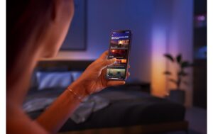 1384288_5 - Mediatech Philips Hue Gradient Stehl. Signe Oak weiss