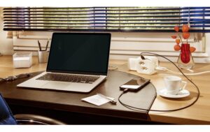 Steffen CUBE mit 1x USB-C weiss 8x T13, 1.5m Zuleitung, mit Klebeband