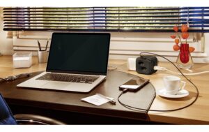 Steffen CUBE mit 1x USB-C anthrazit 8x T13, 1.5m Zuleitung, mit Klebeband