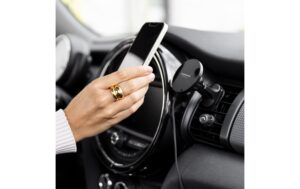 1524169_3 - Mediatech Vonmählen Aura Car Charger Black Magsafe Car Charger