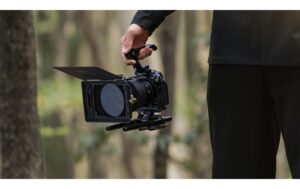 1564637_3 - Mediatech Lightweight Kit for Canon R6 Mark II, Black