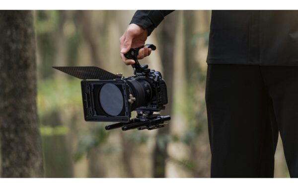1564637_3 - Mediatech Lightweight Kit for Canon R6 Mark II, Black