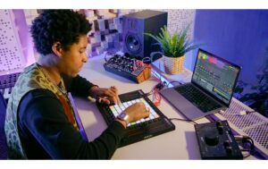 AKAI  APC64, Ableton Controller 64 RGB-Pads, 8 Touch-Strips