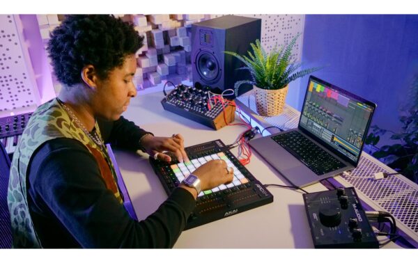 AKAI  APC64, Ableton Controller 64 RGB-Pads, 8 Touch-Strips