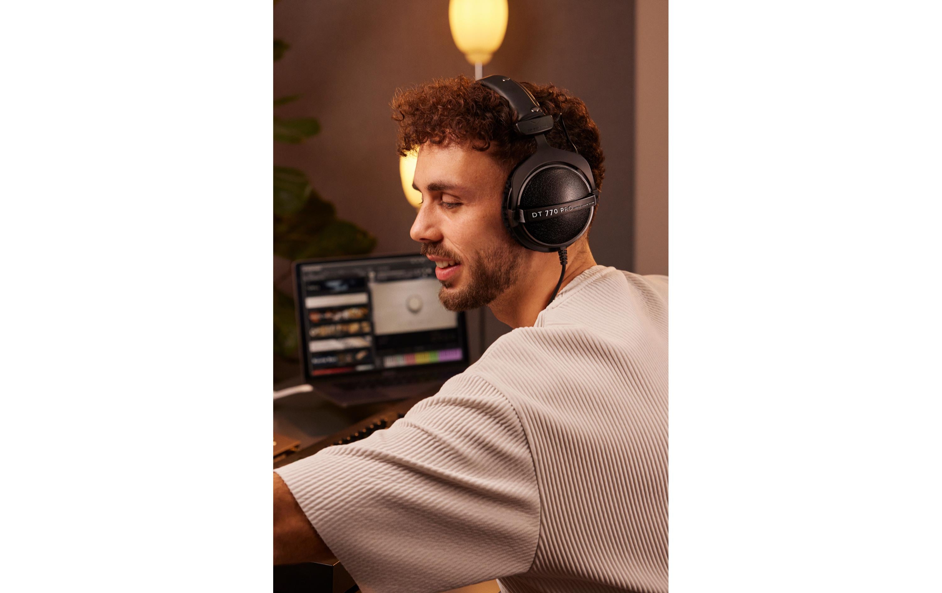 1636476_1 - Mediatech Beyerdynamic DT 770 Pro (250 Ohm) Black Geschlossener Studiokopfhörer, schwarz