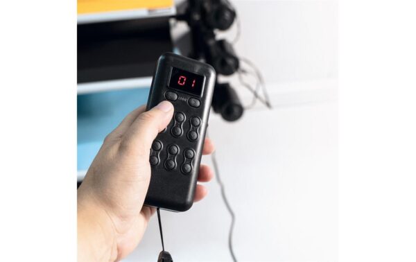 1664301_2 - Mediatech Dörr Funkt Motor Rollenaufhänger für 4 Papierhintergründe