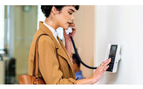 1669724_3 - Mediatech Poly Edge E100 IP-Telefon 2.8 IPS-LCD,USB-C,2xRJ-45,RJ-9,NFC