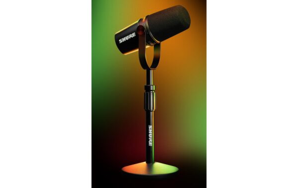 Shure MV7+-BNDL Podcast Mikrofon, schwarz inkl. Stativ