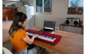 Roland GO:KEYS 3 Dark Red Music Creation Keyboard, 61-Tasten, rot