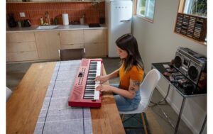 Roland GO:KEYS 3 Dark Red Music Creation Keyboard, 61-Tasten, rot