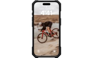 1732689_3 - Mediatech UAG Essential Armor Mag black iPhone 16 Pro