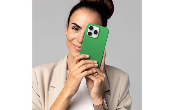 1743405_2 - Mediatech Vonmählen Soft Silicone Case Green Haven iPhone 16 Pro Max