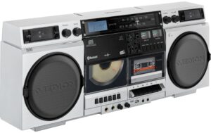 Medion LIFE P66538 Retro Boombox silber, DAB+, BT, Kassettendeck