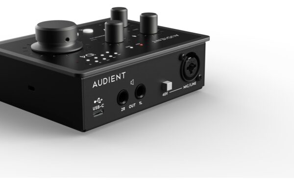 1786196_7 - Mediatech Audient iD4 MKII 10in / 14out USB-C Audiointerface